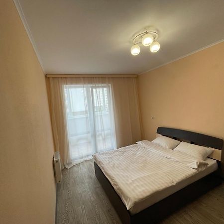 Apartment Voskresenska 18 , Парковые Озера Kyiv Exterior foto
