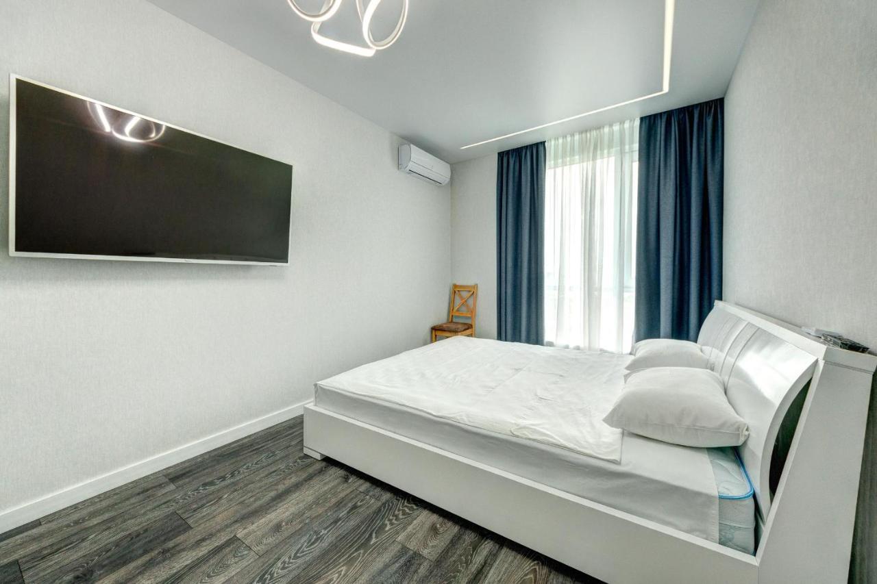 Apartment Voskresenska 18 , Парковые Озера Kyiv Exterior foto