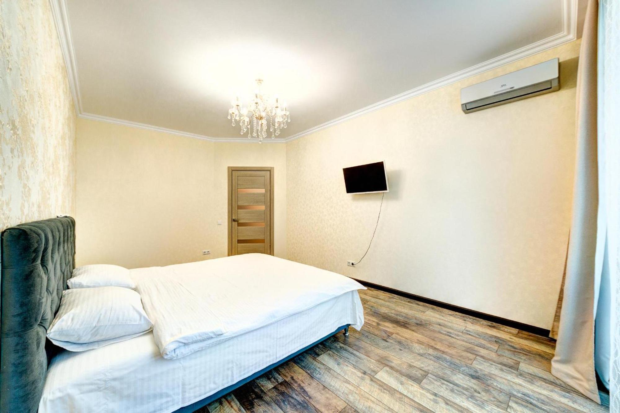 Apartment Voskresenska 18 , Парковые Озера Kyiv Quarto foto