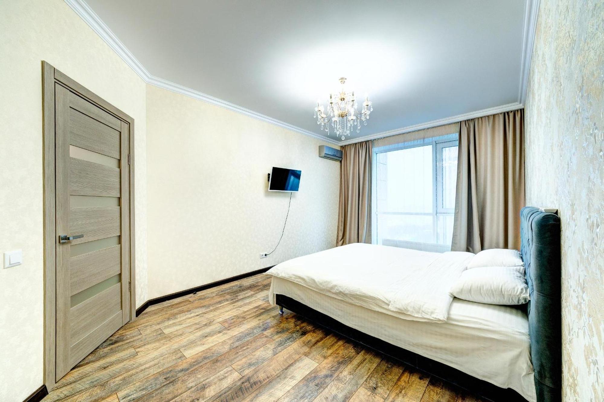 Apartment Voskresenska 18 , Парковые Озера Kyiv Quarto foto