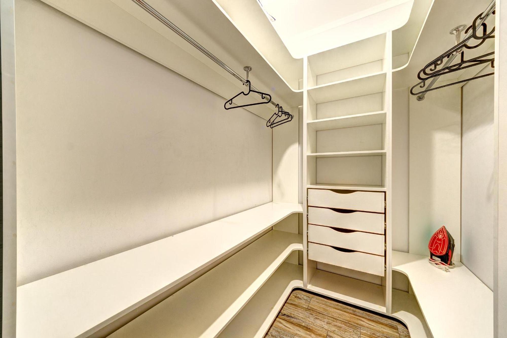 Apartment Voskresenska 18 , Парковые Озера Kyiv Quarto foto