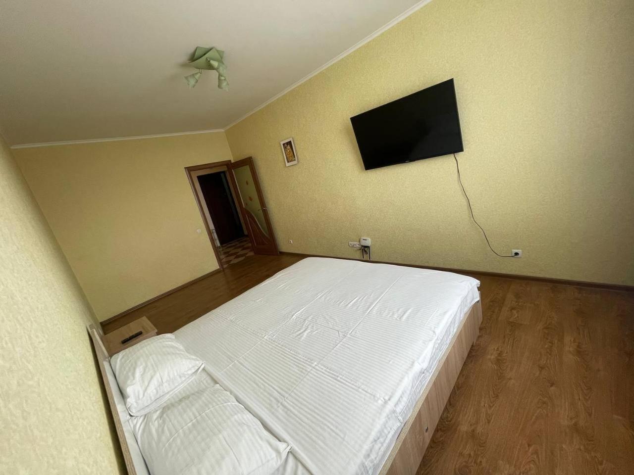 Apartment Voskresenska 18 , Парковые Озера Kyiv Exterior foto