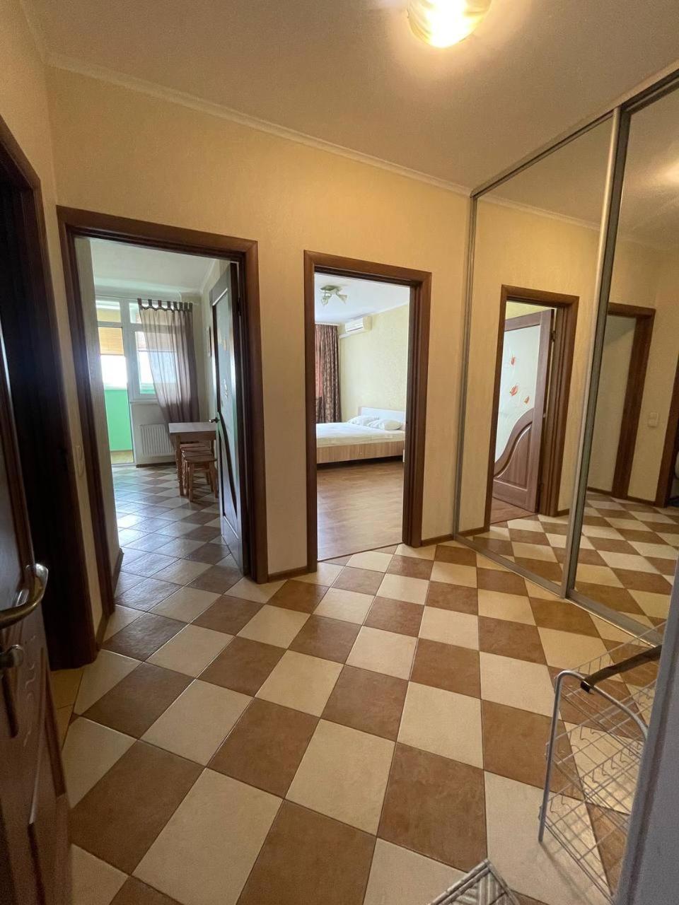 Apartment Voskresenska 18 , Парковые Озера Kyiv Exterior foto